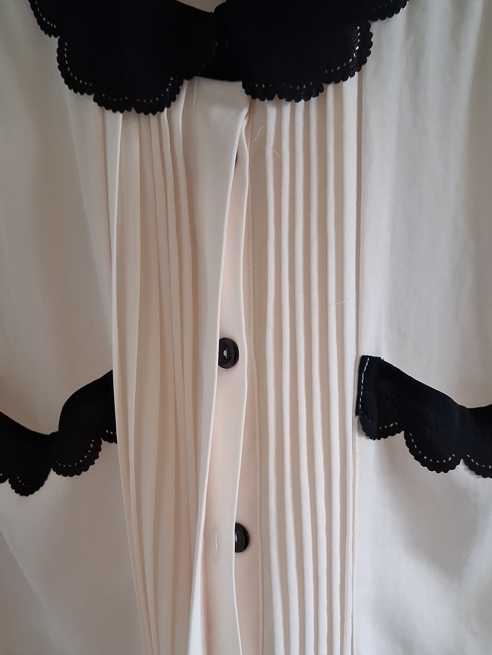 Anthropologie HD in Paris Cream & Black Scalloped Short Sleeve Blouse ** Size 12 - Picture 4 of 9